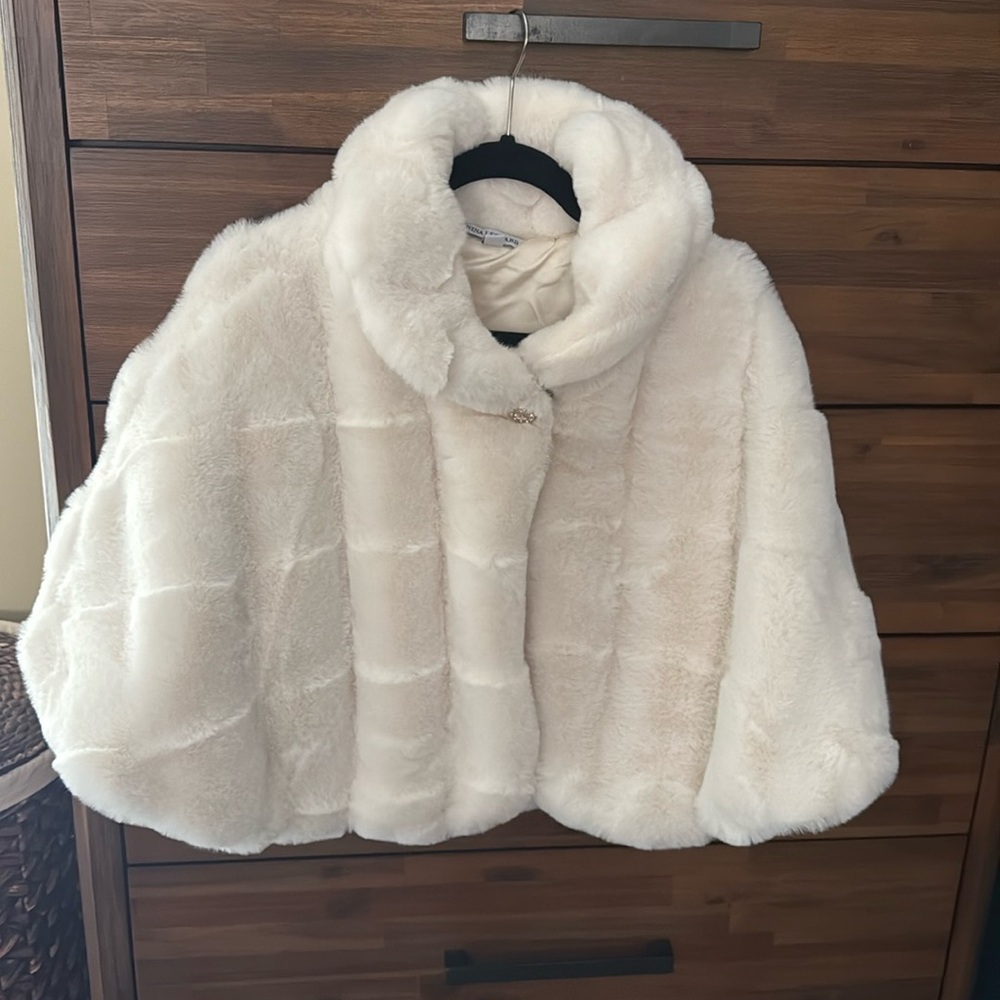 Nina Leonard White Faux Fur Cape